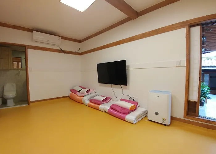 Sohyeondang Hanok 2*