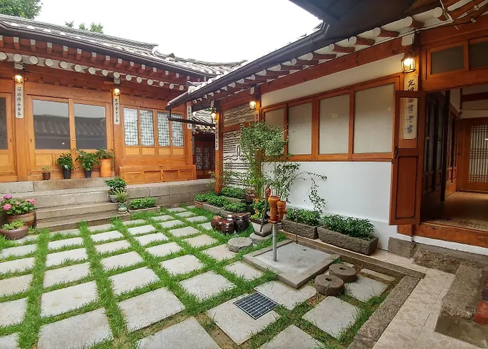 Sohyeondang Hanok Hotel 2*